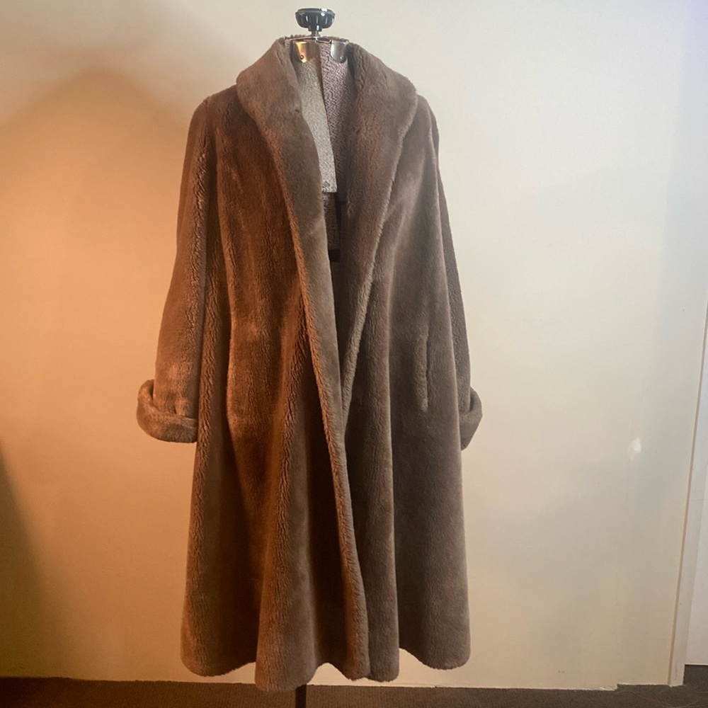 Vintage 50s-60s woman’s faux fur coat